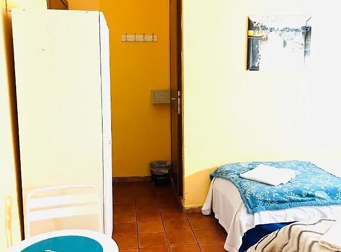 Magenta House 2*