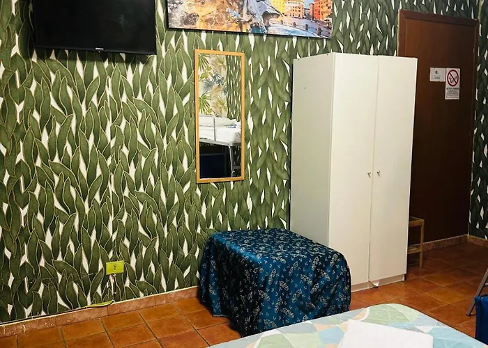 Magenta House 2*